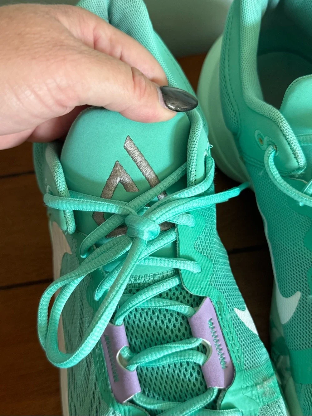 Nike Giannis Immortality 2 Light Menta Green Mens Basketball Sneakers Size 11